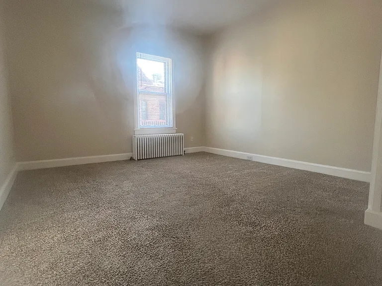 middle bedroom (2)