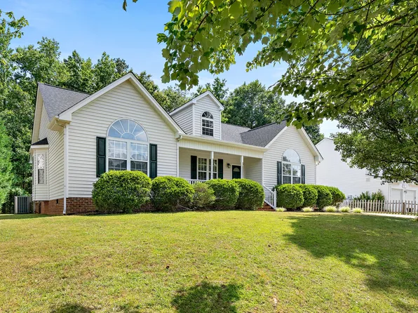 904 Earp St, Holly Springs, NC 27540