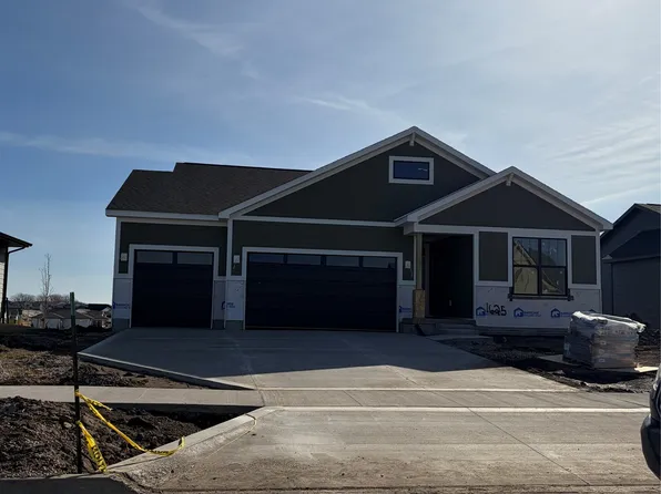 1625 NW Parkside Ln, Waukee, IA 50263