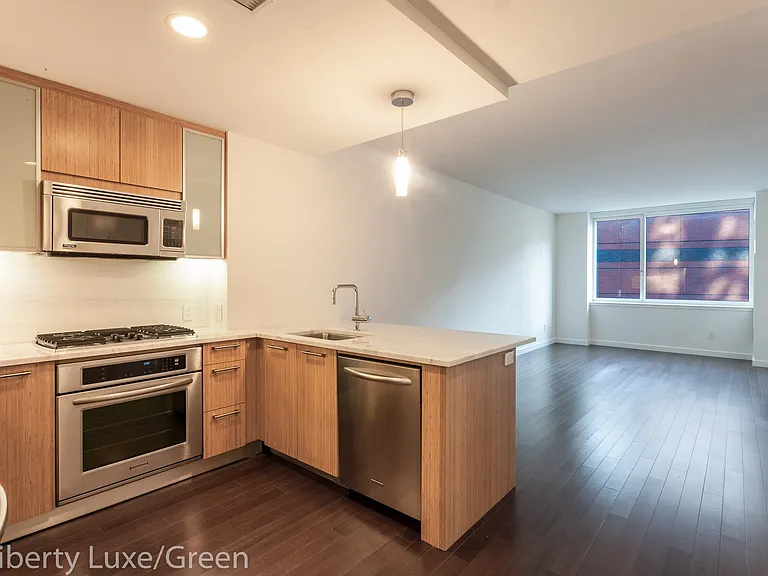 200 E End Ave #10S — Photo 1