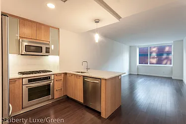 200 North End Avenue, #10S