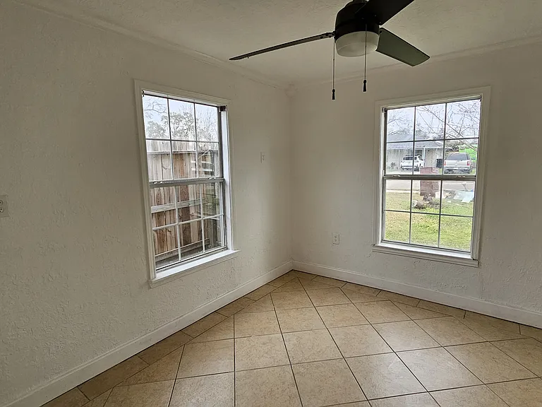 5643 Oriole St — Photo 7