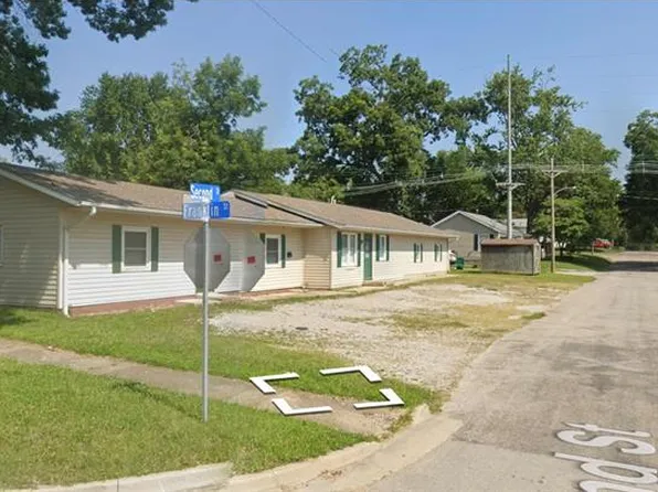 2111 Franklin St, Carlyle, IL 62231