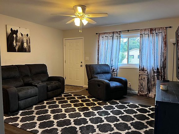 2nd image of 3625 Shoreline Dr