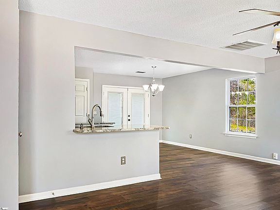 5th image of 132 W Corley Ln