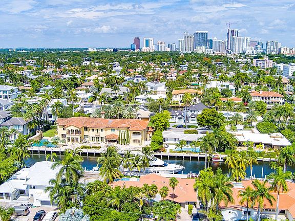 3rd image of 415 Coral Way