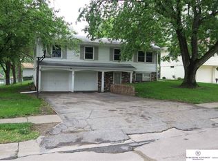 10244 Ohern St, Omaha, NE 68127