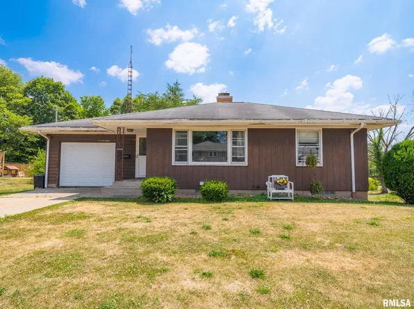 327 W Woodford St, Washburn, IL 61570