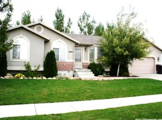 1880 Dallas St, Syracuse, UT 84075