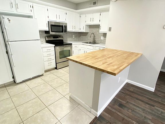 4th image of 493 Forsythia Ln