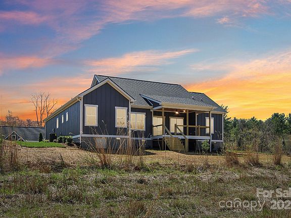 4th image of 35 Haywood Park Dr