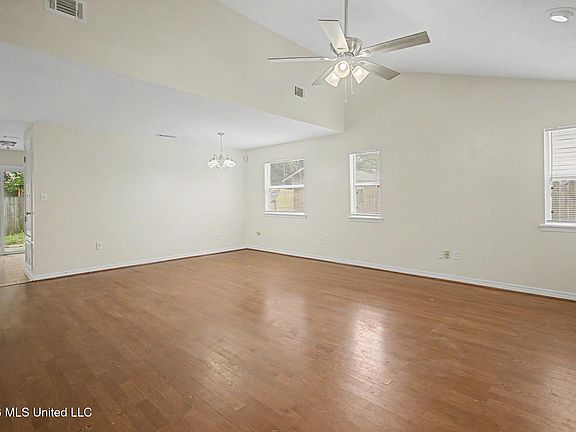 3rd image of 13375 Locust Hill Dr