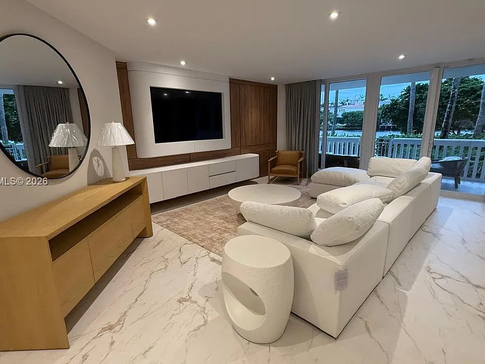 7000 Island Blvd #1