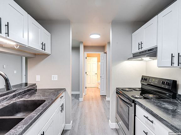 3rd image of 100 W Walnut St #116