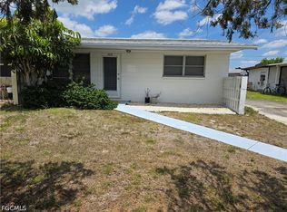 1117 Vineyard St, Lehigh Acres, FL 33936