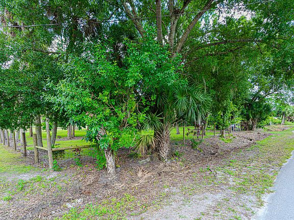 3rd image of 1100 Red Barn Rd N W