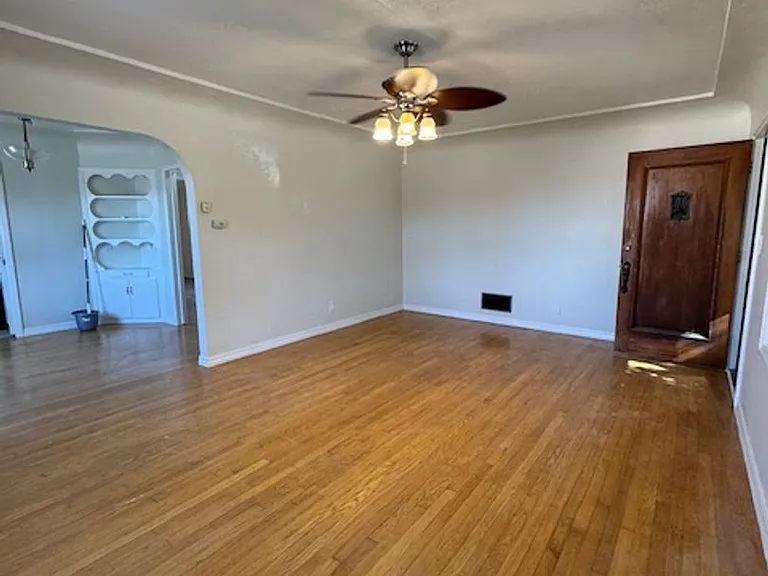 1257 N Van Ness Ave — Photo 25
