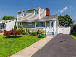44 Tyler St, Freeport, NY 11520