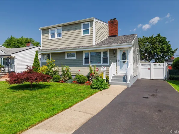 44 Tyler Street, Freeport, NY 11520
