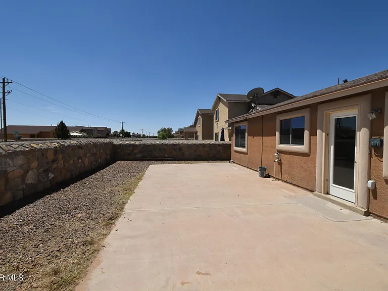 2508 Sparrow Point St — Photo 21