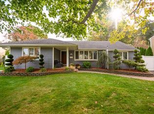 11 Cotter St, West Islip, NY 11795