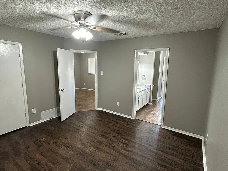 1701-1703 Georgia St — Photo 11