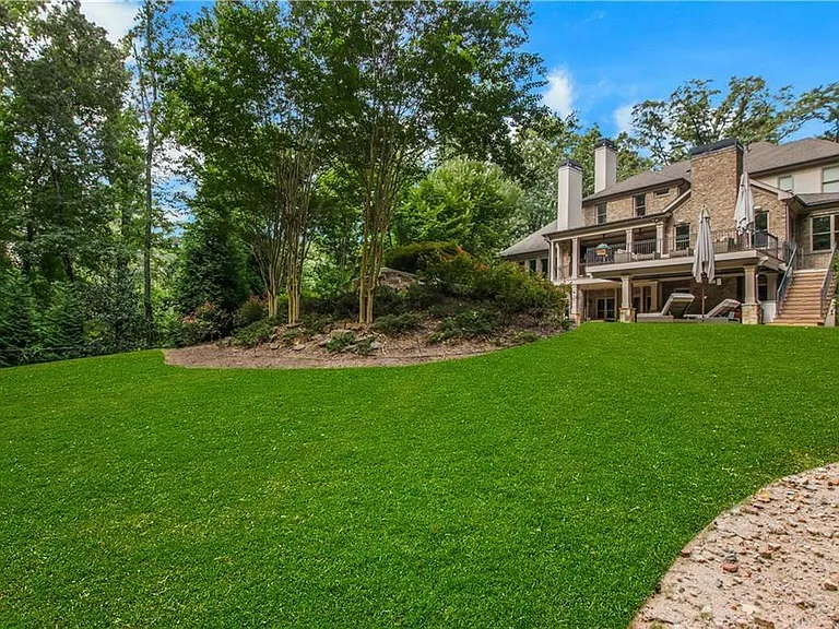 5265 Peachtree Dunwoody Rd — Photo 26