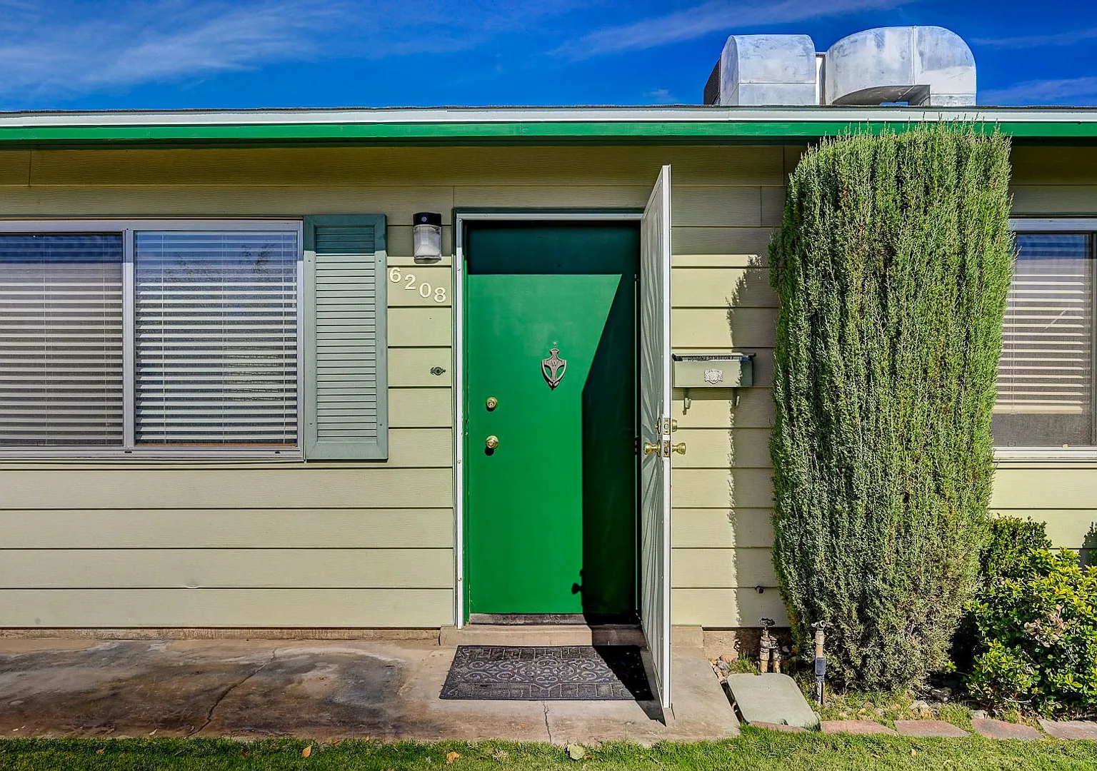 Great 4 bedroom 2 bathroom home in West Las Vegas! — Photo 4