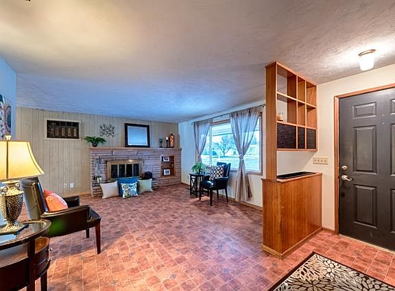 3rd image of 15905 E Heroy Ave