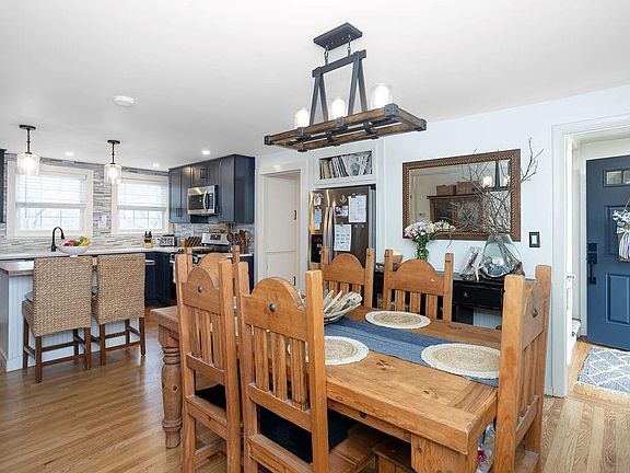 4th image of 403 Valley Rd