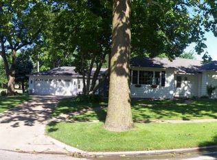 1437 S Starr Ave, Burlington, IA 52601