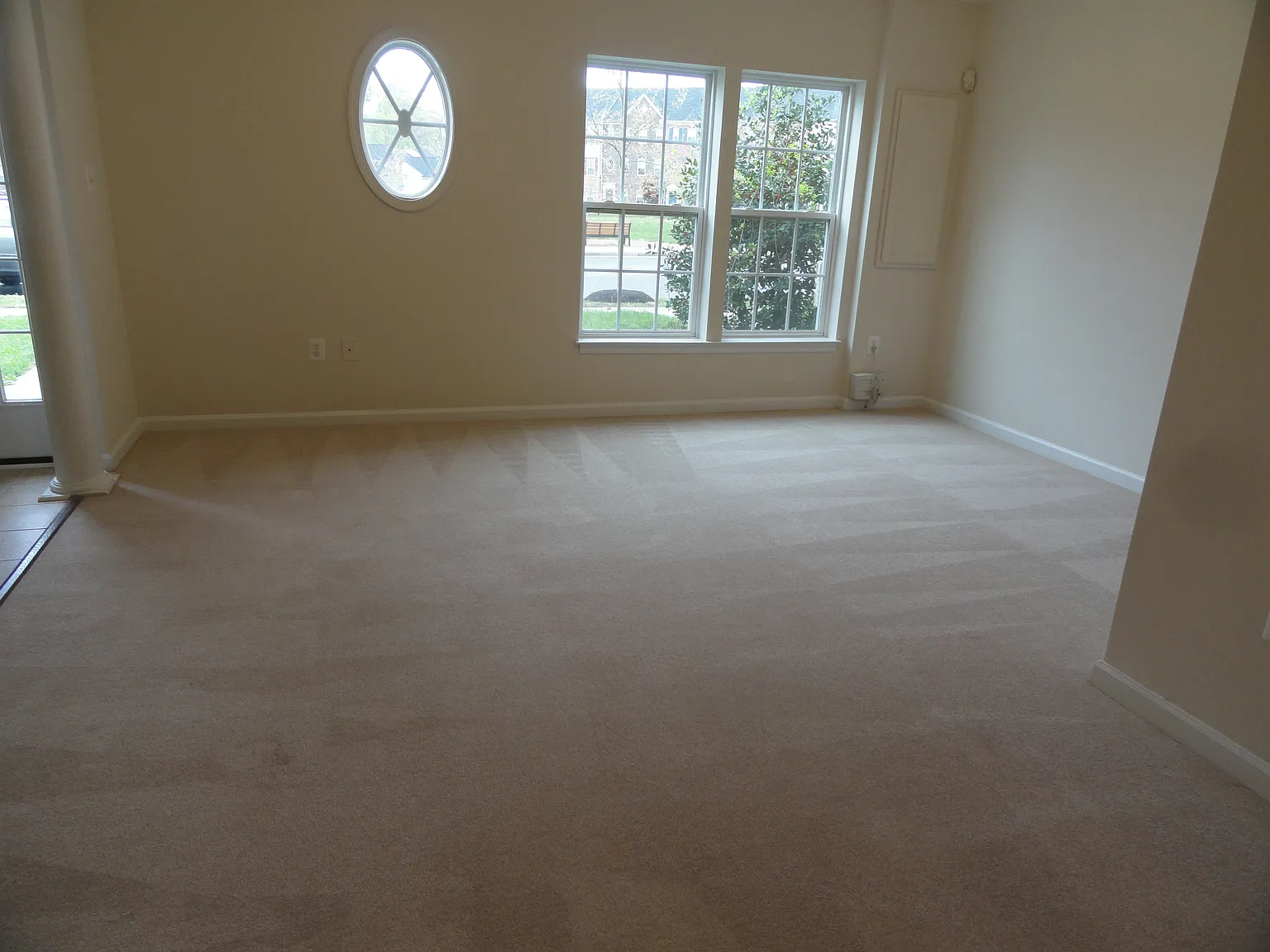 3 bed, 2.5 bath, 3450 sqft, $2,995 — Photo 2