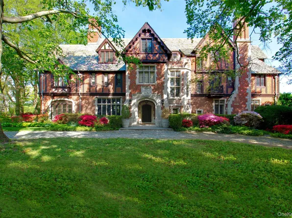 107 Bayview Road, Manhasset, NY 11030