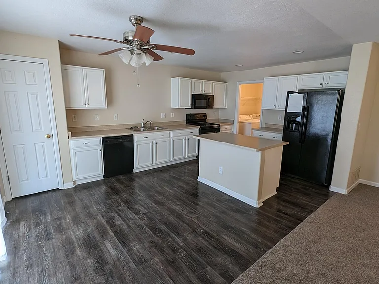 880 Macaw St — Photo 4