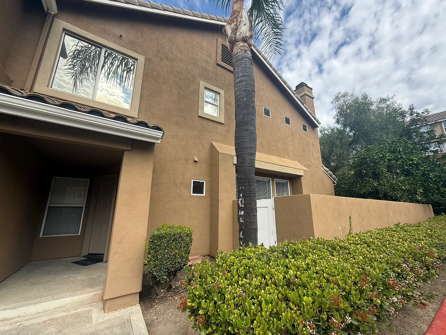 2 bed, 2.5 bath, 1083 sqft, $3,000 — Photo 2