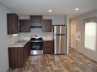 121 Garlington Cir, Waycross, GA 31503