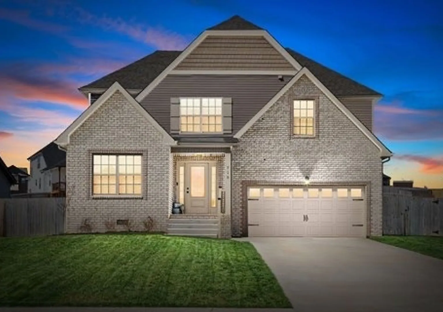 Spacious 4BR House in Clarksville — Photo 1
