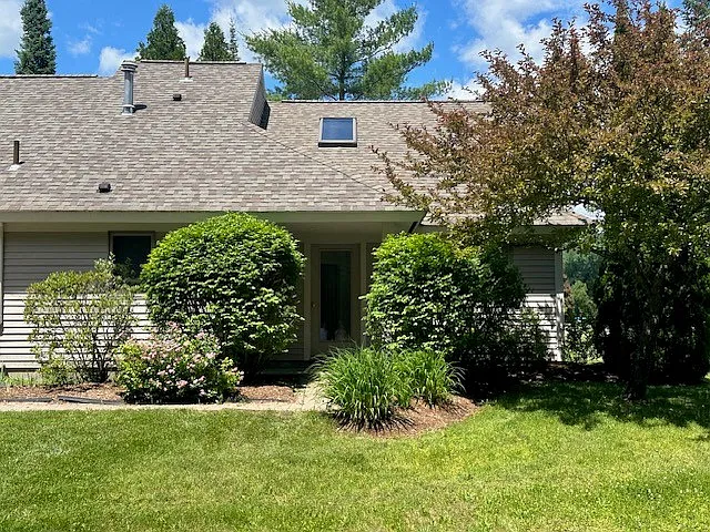 1 Sycamore Dr — Photo 3