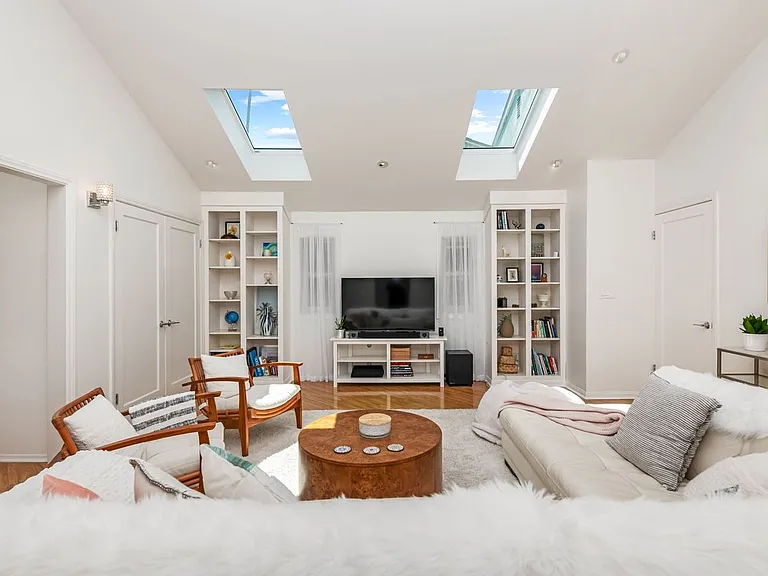 8221 Delgany Ave — Photo 28