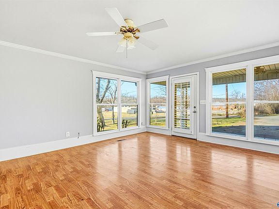 5th image of 220 Hammond St