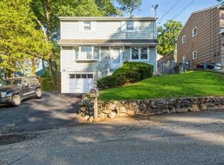 9 Morris Rd, Hopatcong, NJ 07874