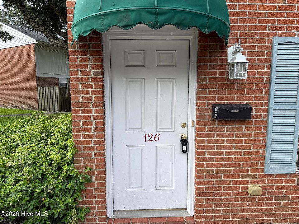 1st image of 126 Short St #126