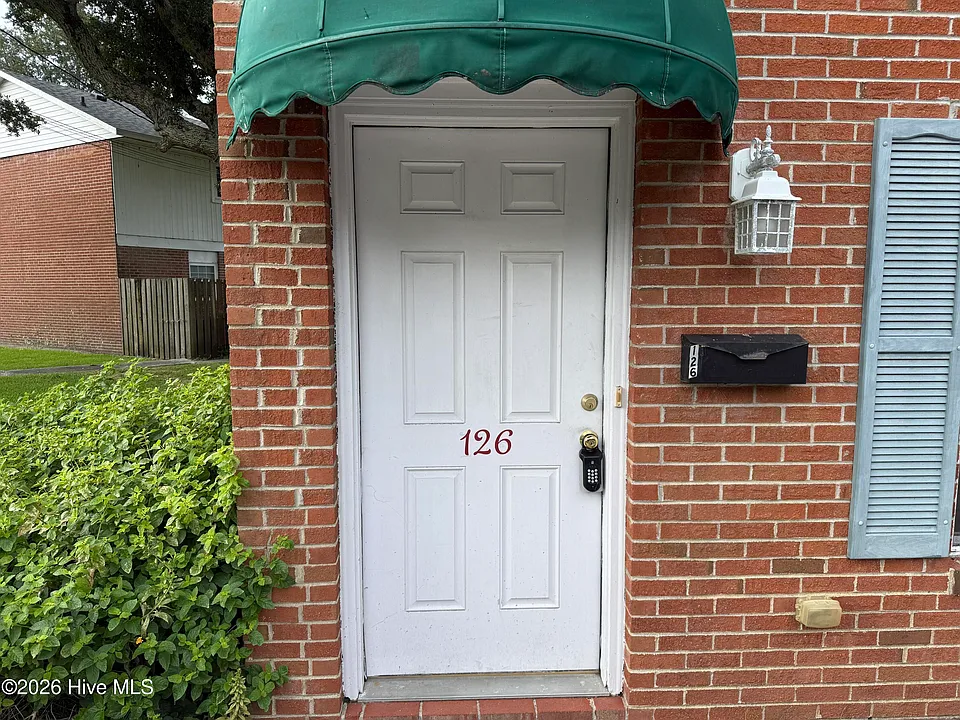 126 Short St