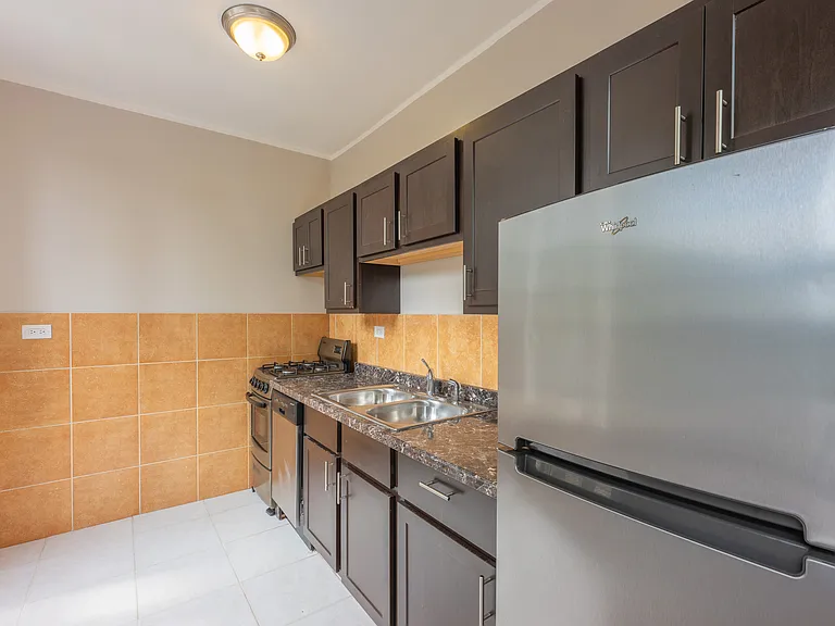 5511 n Kenmore — Photo 8