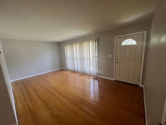 2nd image of 3814 Mark Twain Cir
