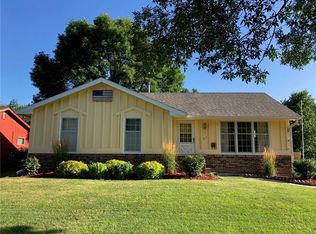 615 W Hutchings St, Winterset, IA 50273