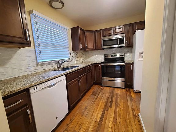 3rd image of 1424 Twin Branches Cir SE