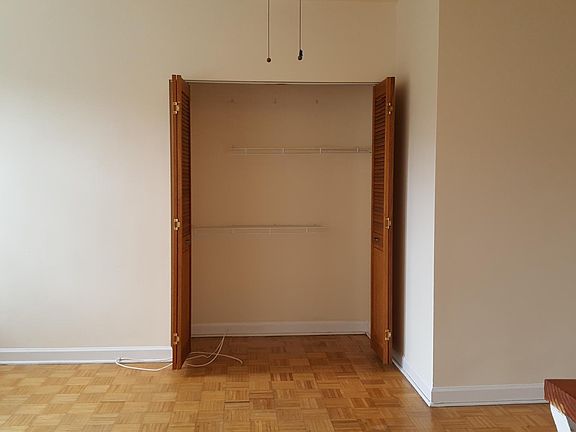 5th image of 432 W Belmont Ave #302