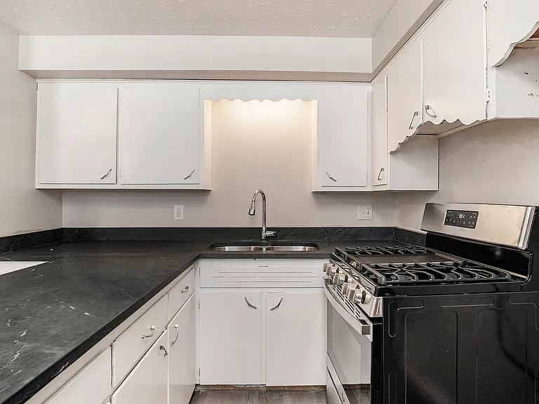 219 S 38th Ave #5 — Photo 8