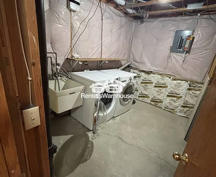 329 Alexander Ct — Photo 31